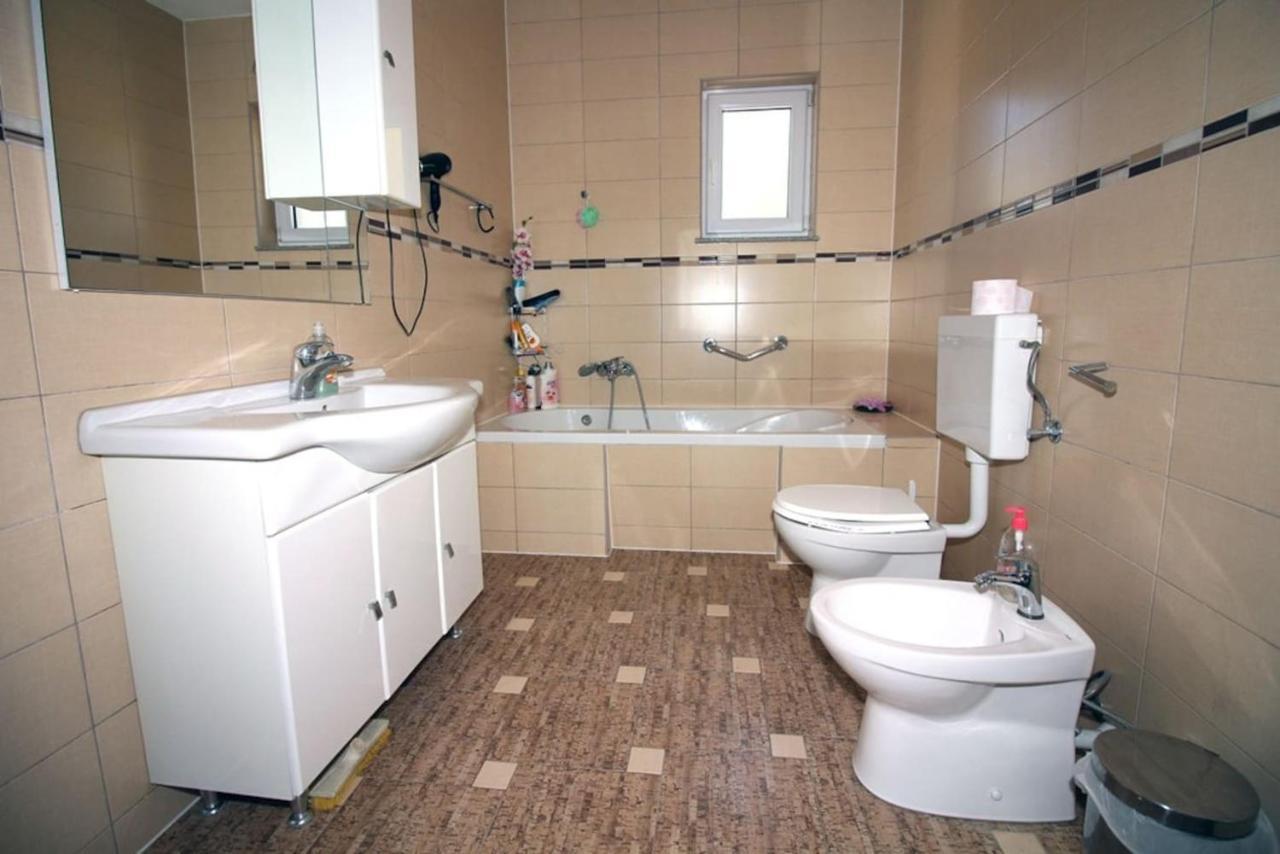 4 Bedroom Apartment In Tisno Exteriér fotografie