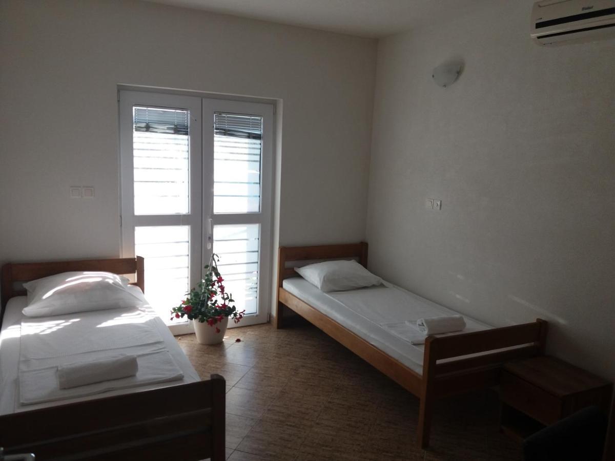 4 Bedroom Apartment In Tisno Exteriér fotografie