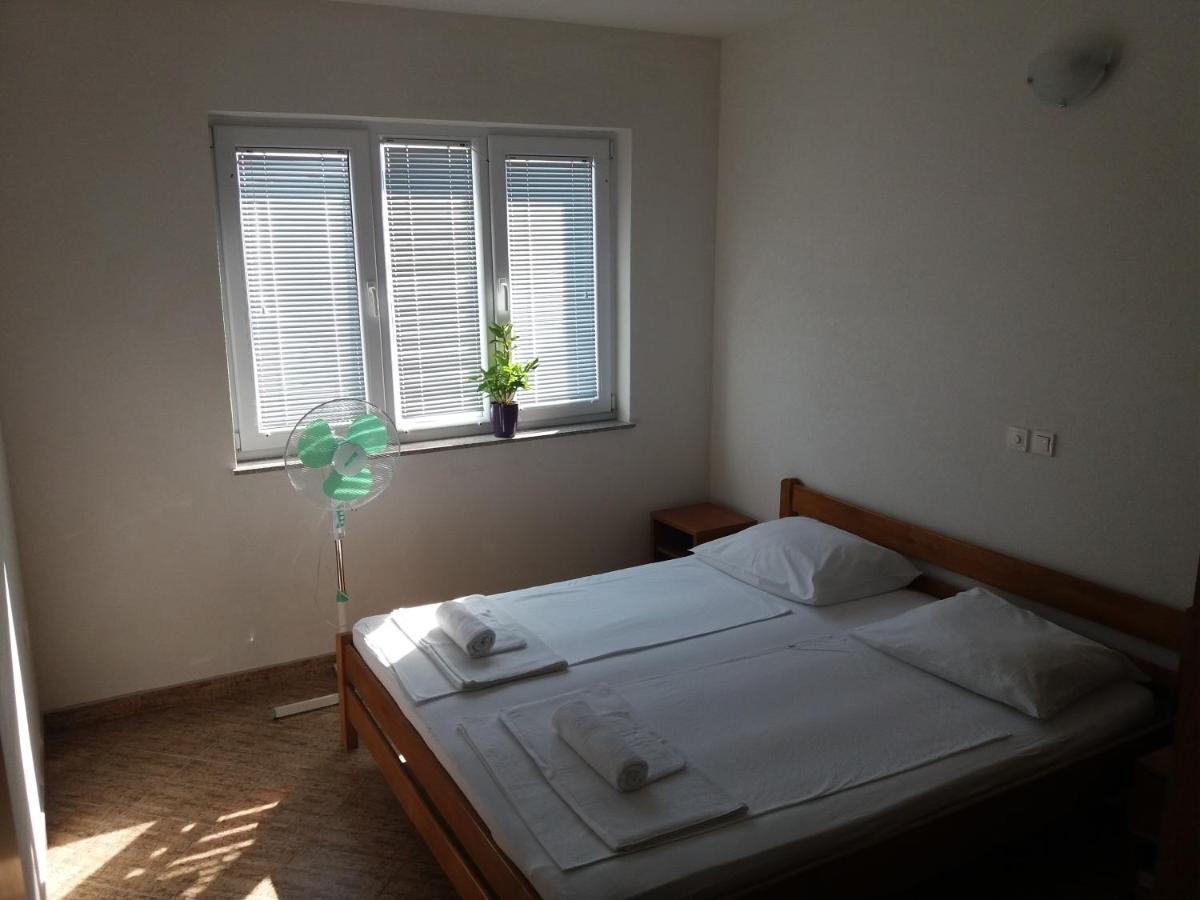 4 Bedroom Apartment In Tisno Exteriér fotografie